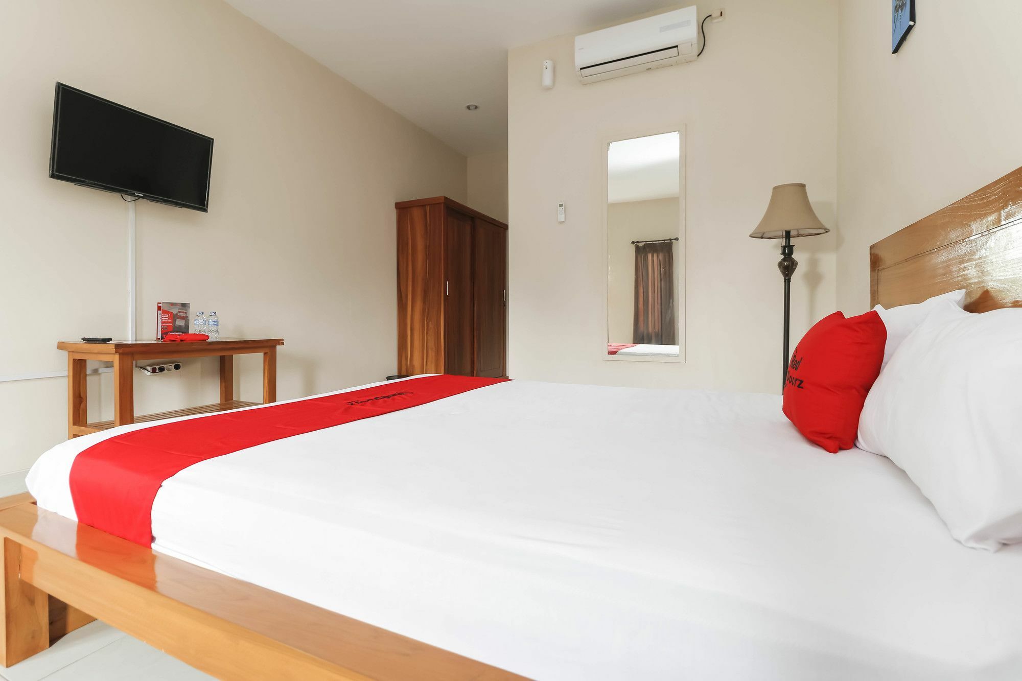 Wisma tamu Reddoorz Near Cibubur Junction 2*